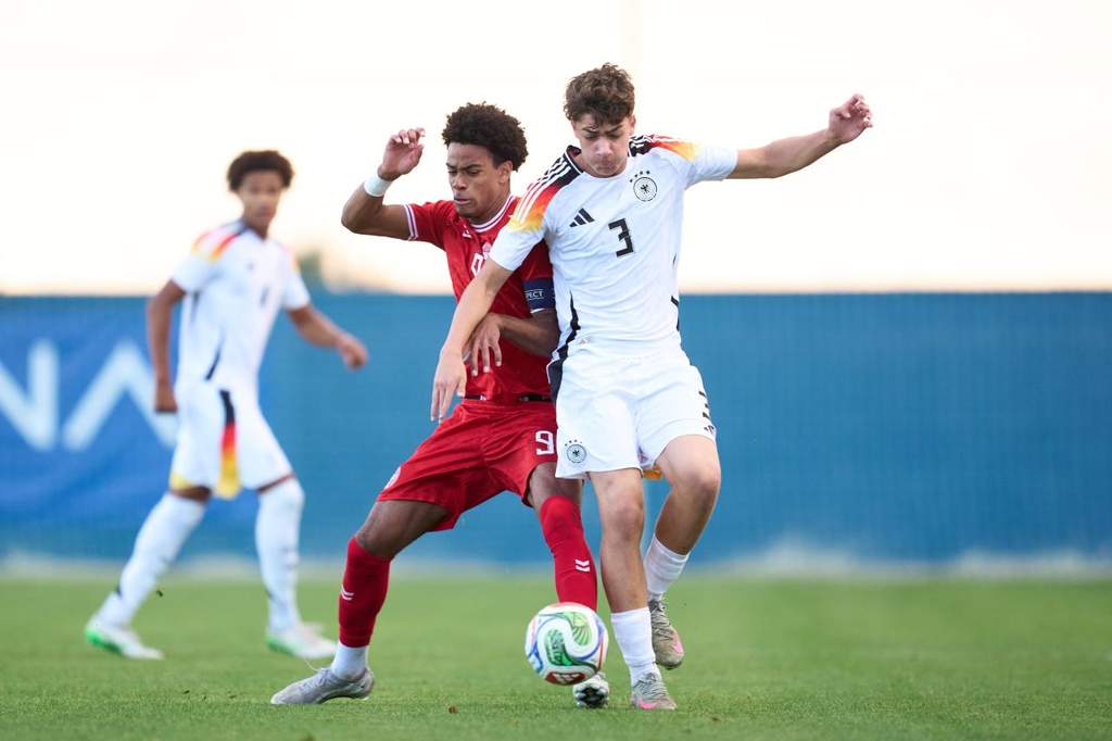 Eintracht Frankfurt Resmi Rekrut Penyerang Muda Denmark Malik Pimpong