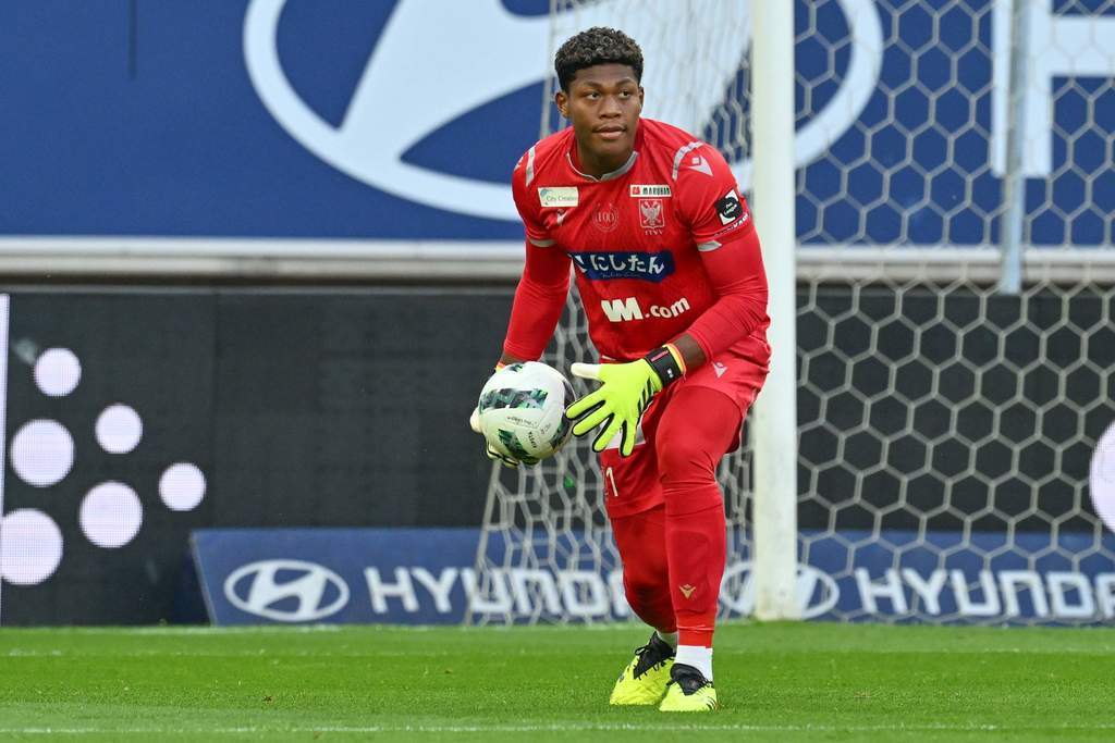 Aston Villa dan Leeds United Incar Kiper Parma Zion Suzuki
